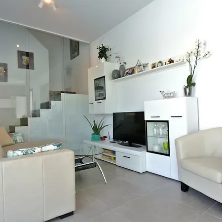 Casa Romantica :-) بيت للعطل *